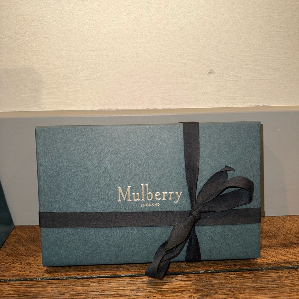 Authentic Mulberry 8 Card Zip Around Wallet (Gently Used) - Picture 3 of 9